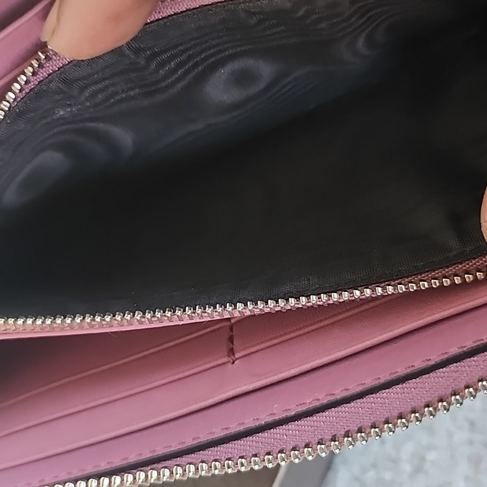 Gucci Lilac Embossed Wallet - Picture 8 of 11